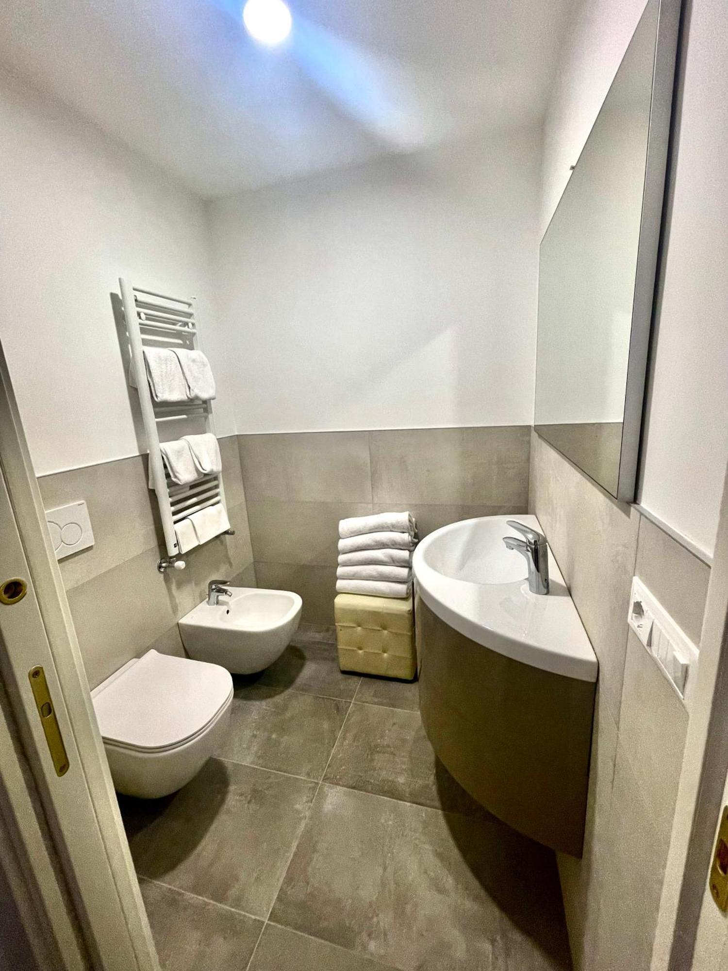 Royal Rialto Apartment - Grand Canal View Венеция Номер фото